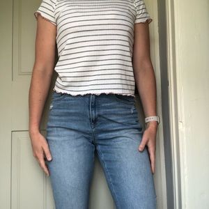 grey and white striped lettuce edge top